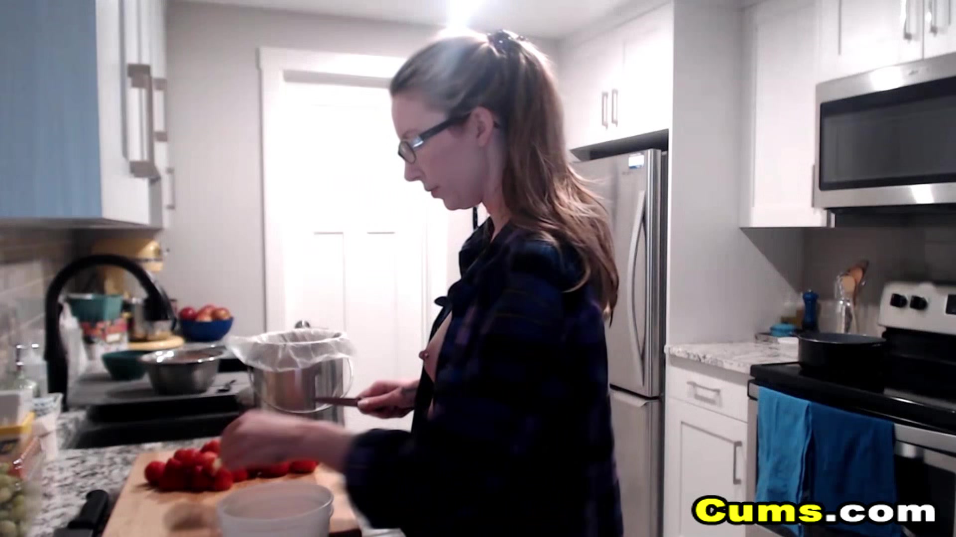 Blonde Babe on her Naked Cooking Show