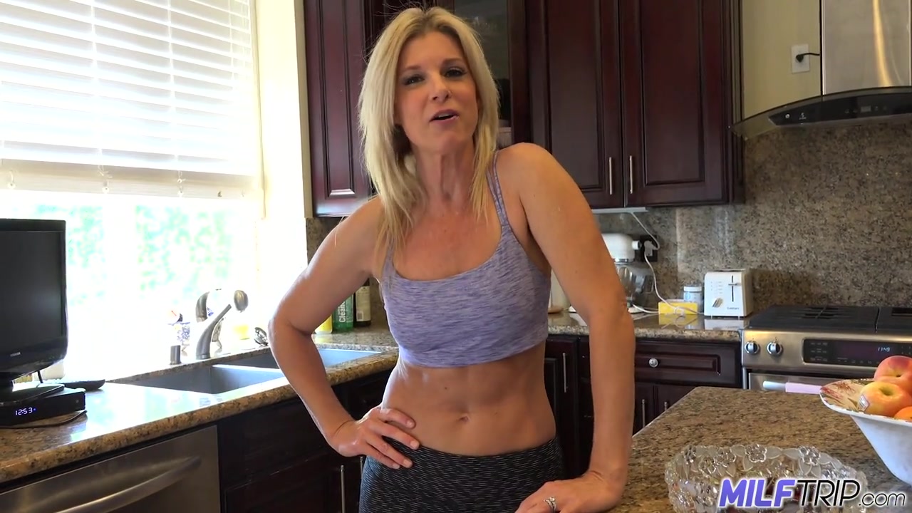 Hottie Stepmom India Summer - MilfTrip