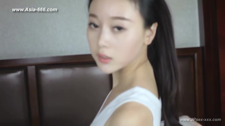chinese model posing nude.18