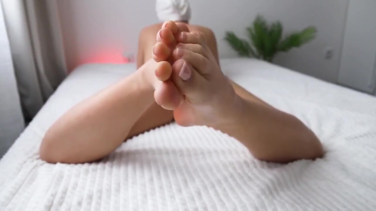 Footjob With Cream For You Arter Shower - Big Butt Girlfriend Massage Cock With Soles - Pussy Play