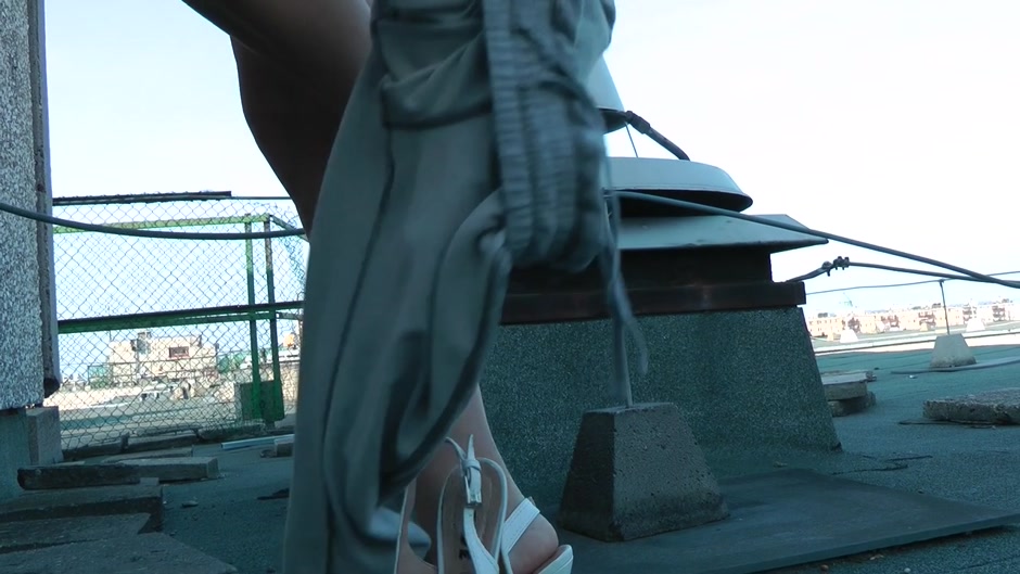 Sexy blonde enjoys anal fucking in the outdoors