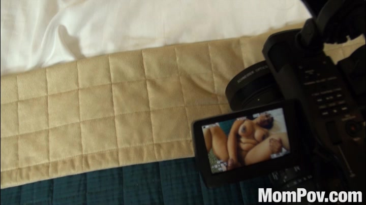 Sexy milf does professional blowjob in hd porn video