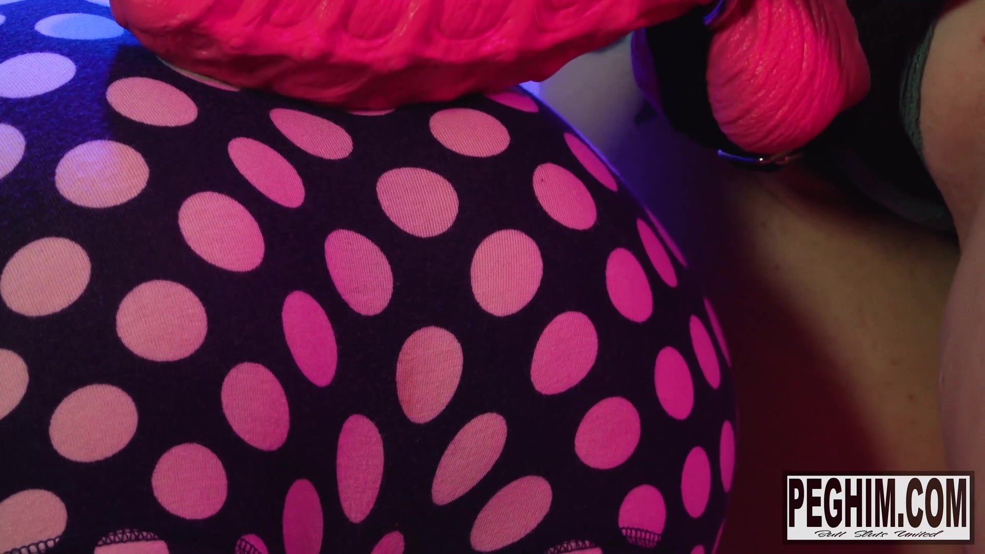 Neon Dreamin - Sex Movies Featuring Peghim