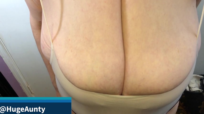 Mrs Huge Auntys Story - SecretHandful