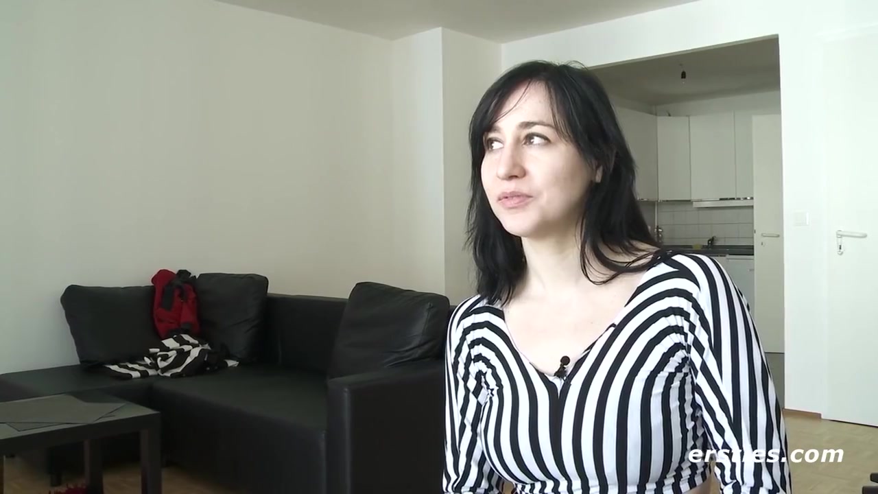 Sexy Babe Spoils Her Fun Zone
