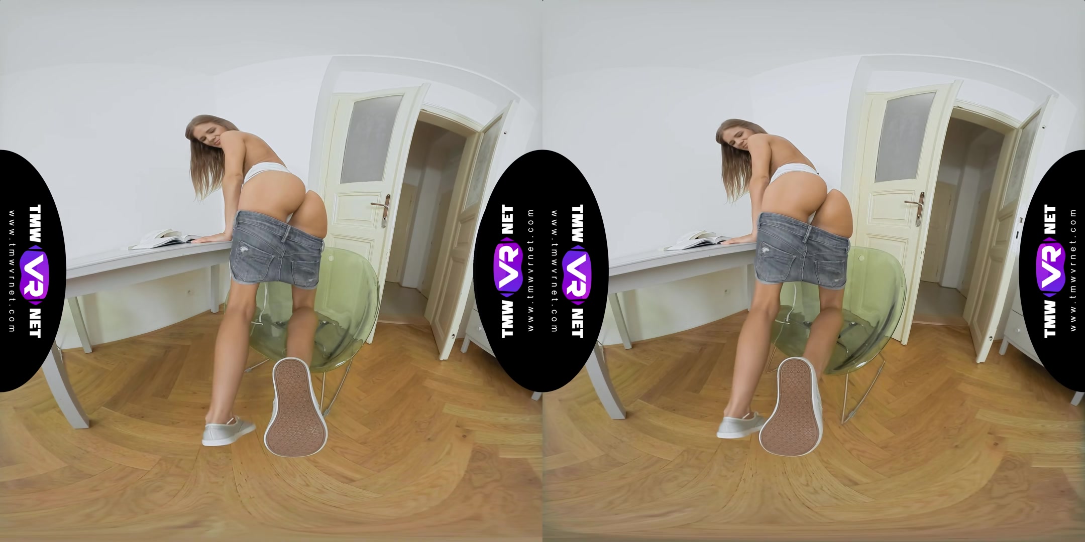 Sweetie Rubs Cunt To Relax - TmwVRNet