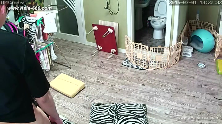 Hackers use the camera to remote monitoring of a lover's home life.***