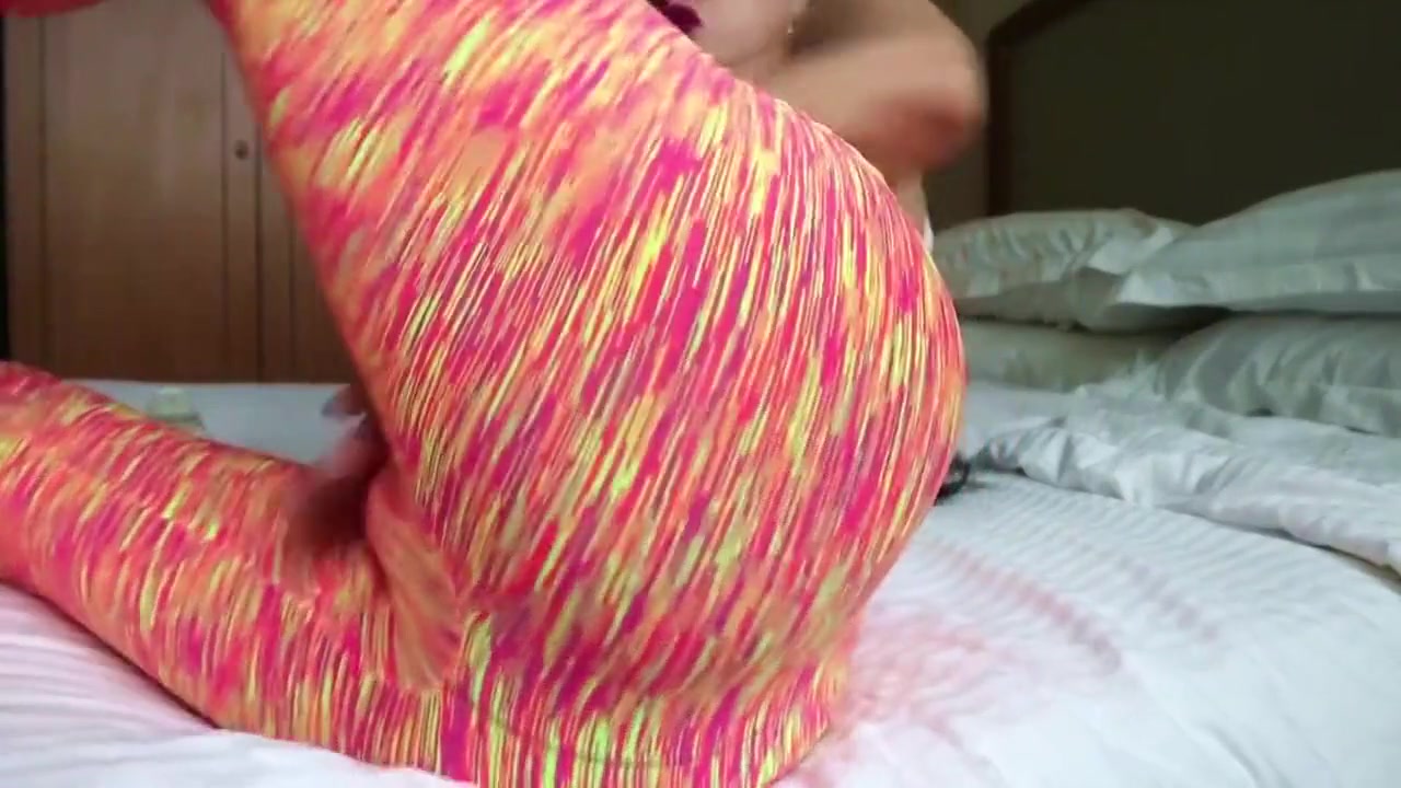 Sexy TS Filipina Twerking Hot In Yoga Pants