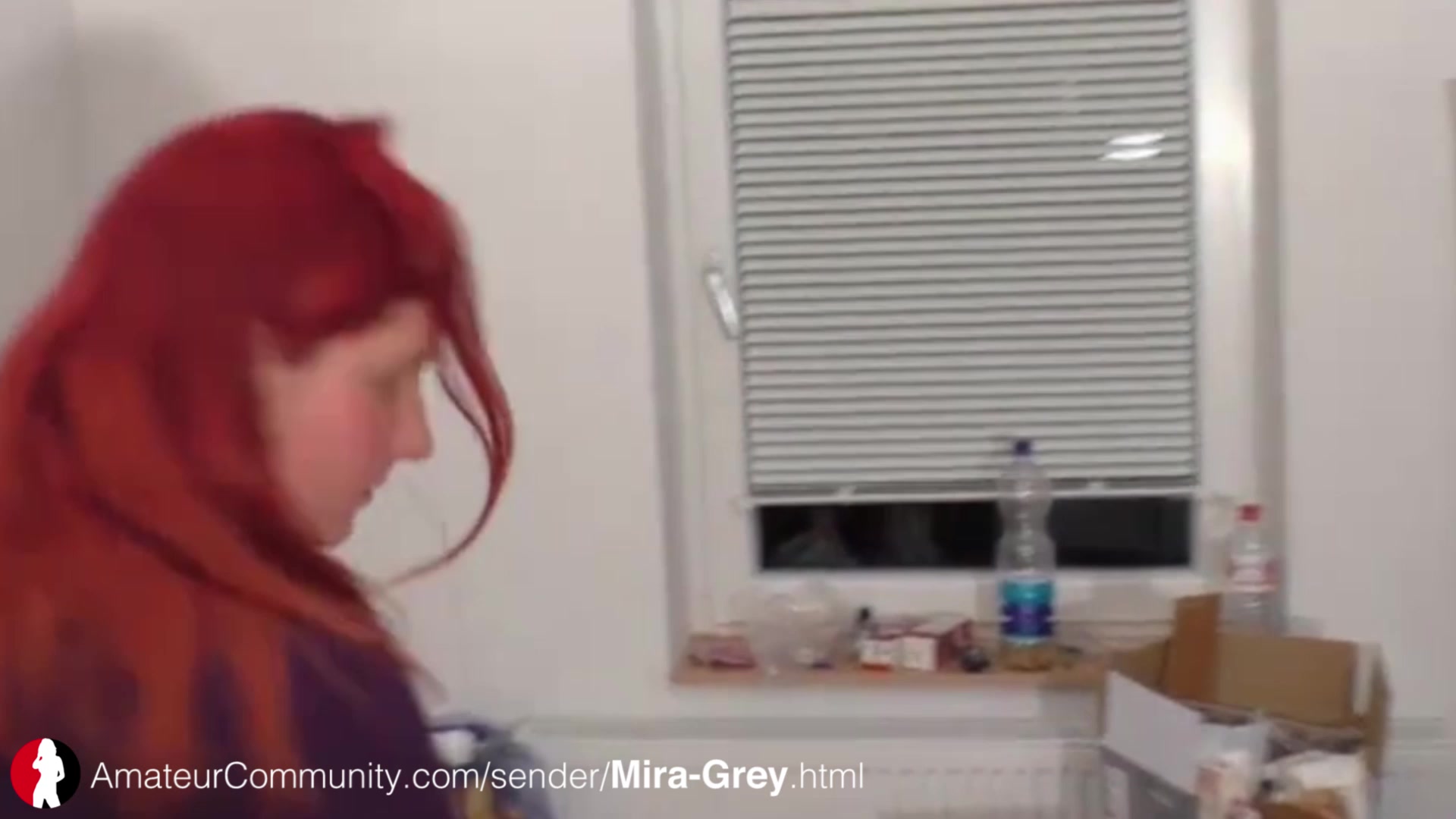 Mira pisst in sein Mund
