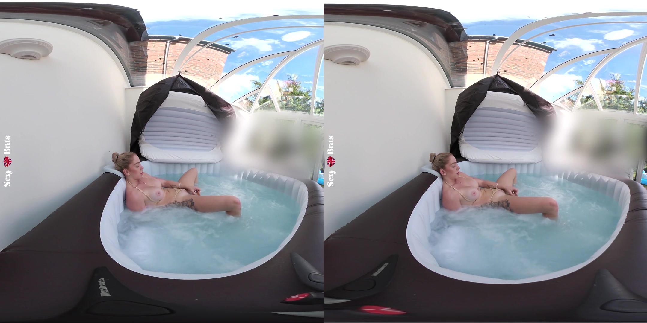 Hot Tubbing Hottie