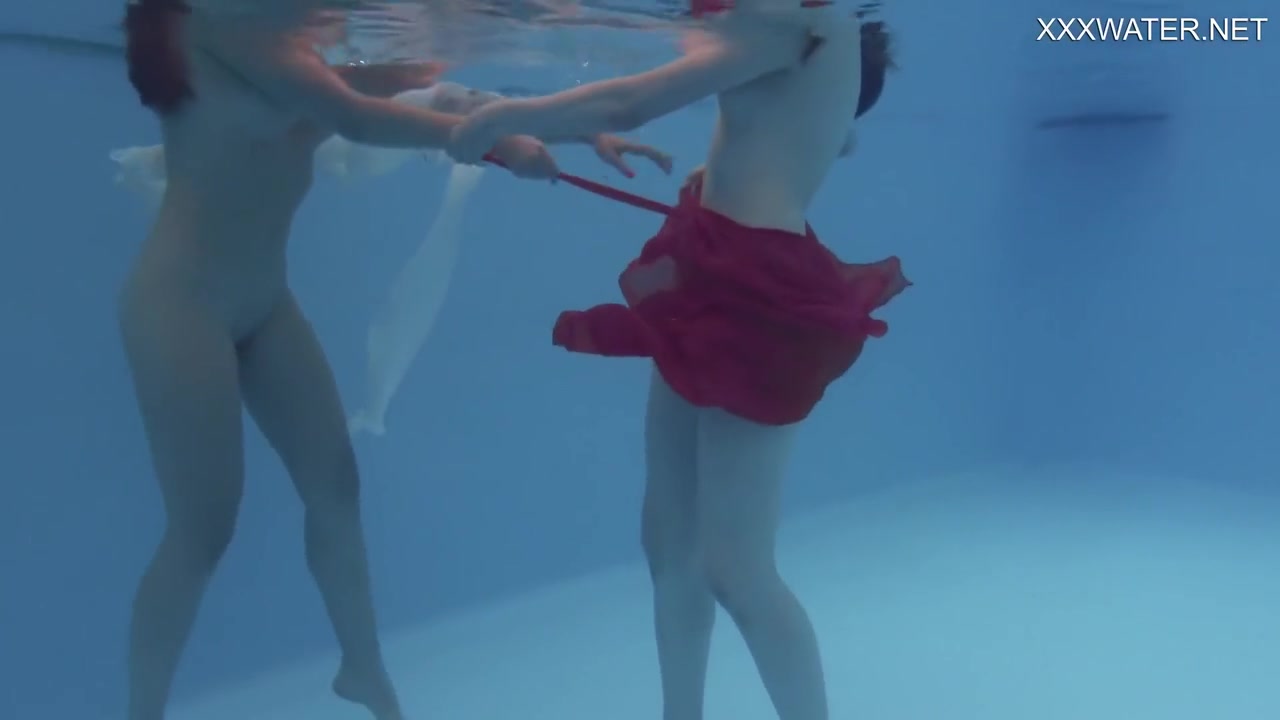 Marfa Touches Babe In The Pool With Emerald Ocean