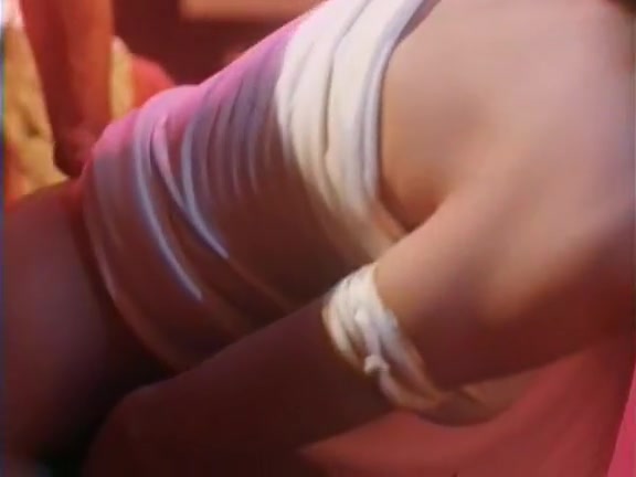 Annette Haven, Lisa De Leeuw, Veronica Hart in vintage porn clip