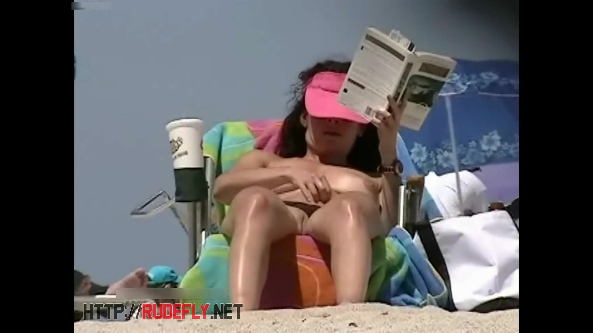 Hot nudist chicks beach vid