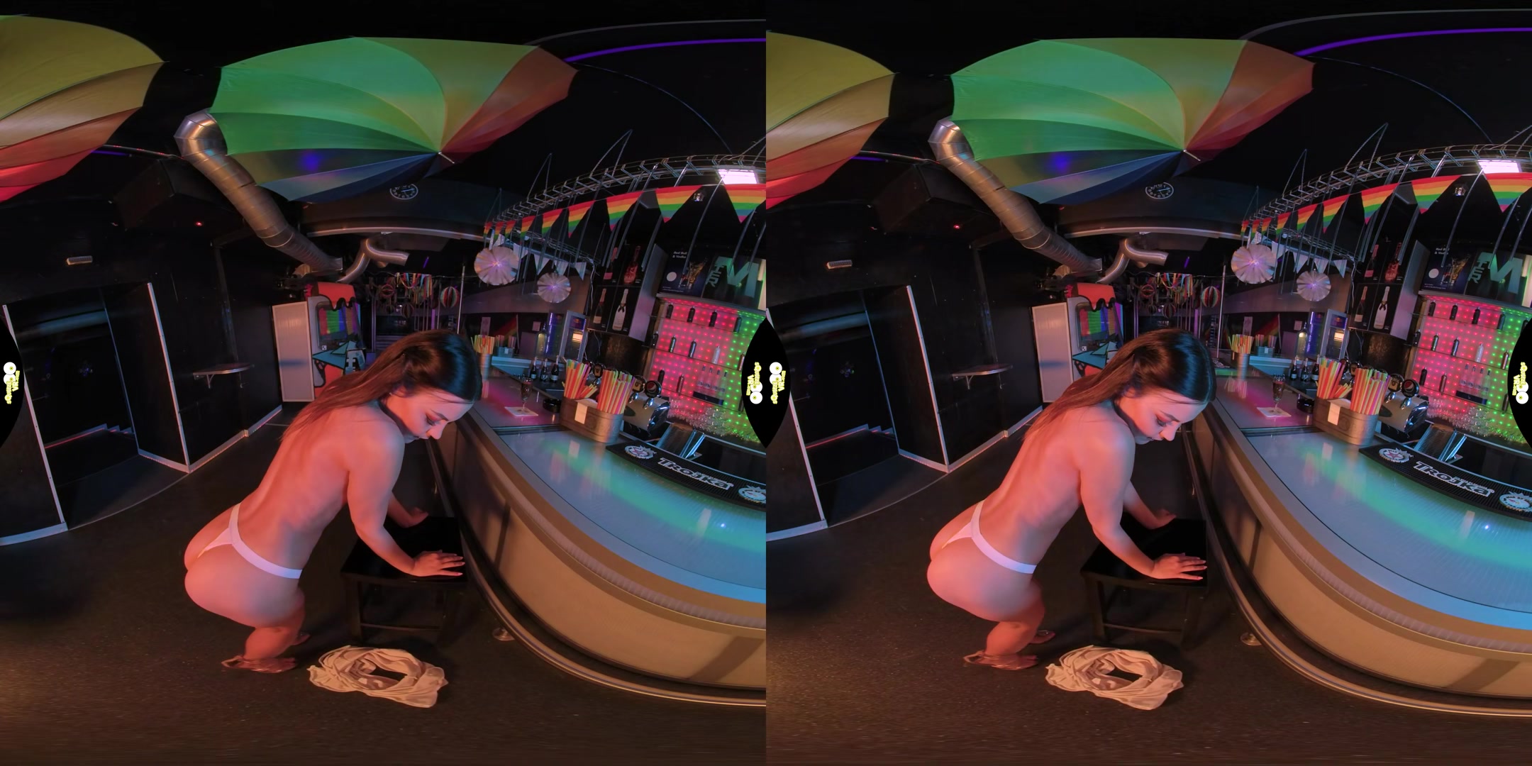 Solo On Bar - SqueezeVR