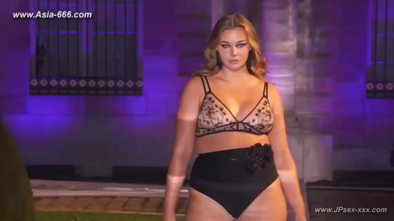Braless Trends in Women's Fashion Style Compilation for Adventurous Dressers.5