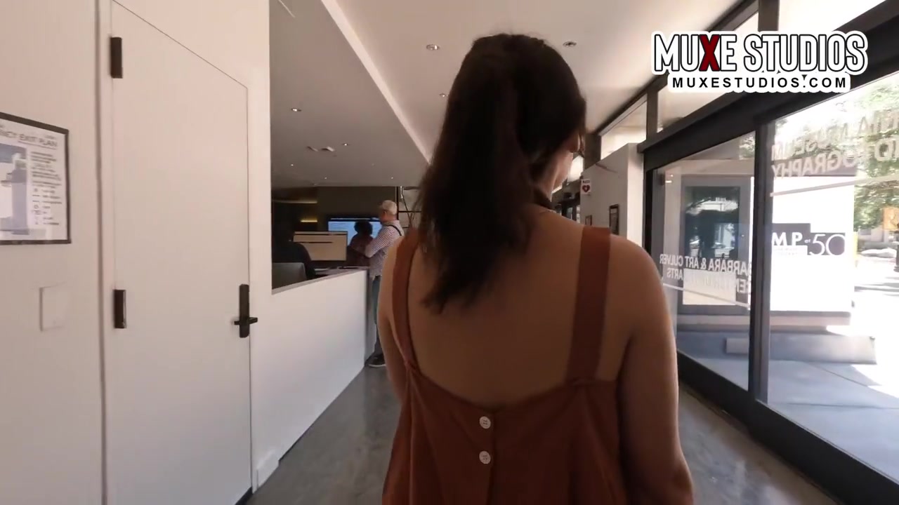 Photowalk Ends In A Creampie Sex Vlog