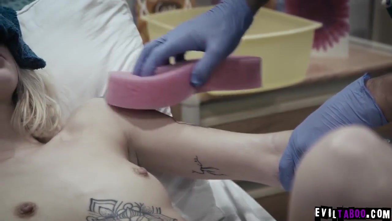 Shy teen 18+ Patient Bangs With A Pervert Doctor