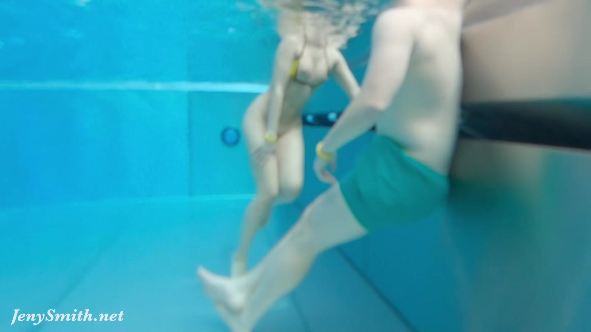 Jeny Smith bottomless in Spa. Naked underwater