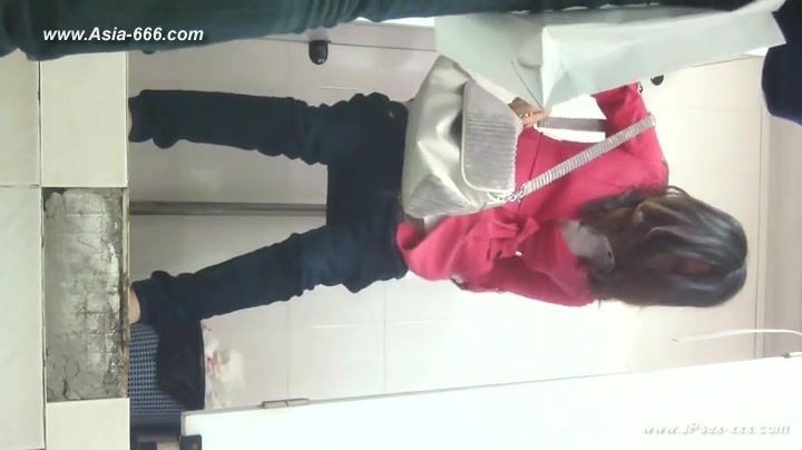 chinese girls go to toilet.45