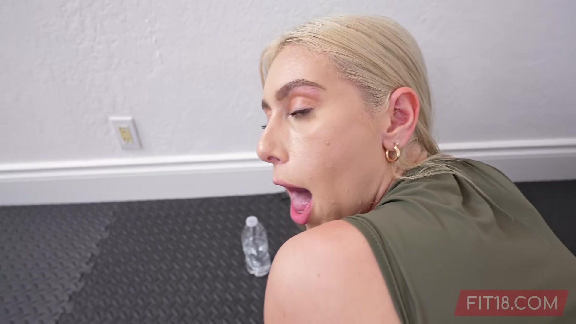 Almost Tattoo Free Blonde With Big Boobs In Workout Clothes Fucked By Gym Owner - POV