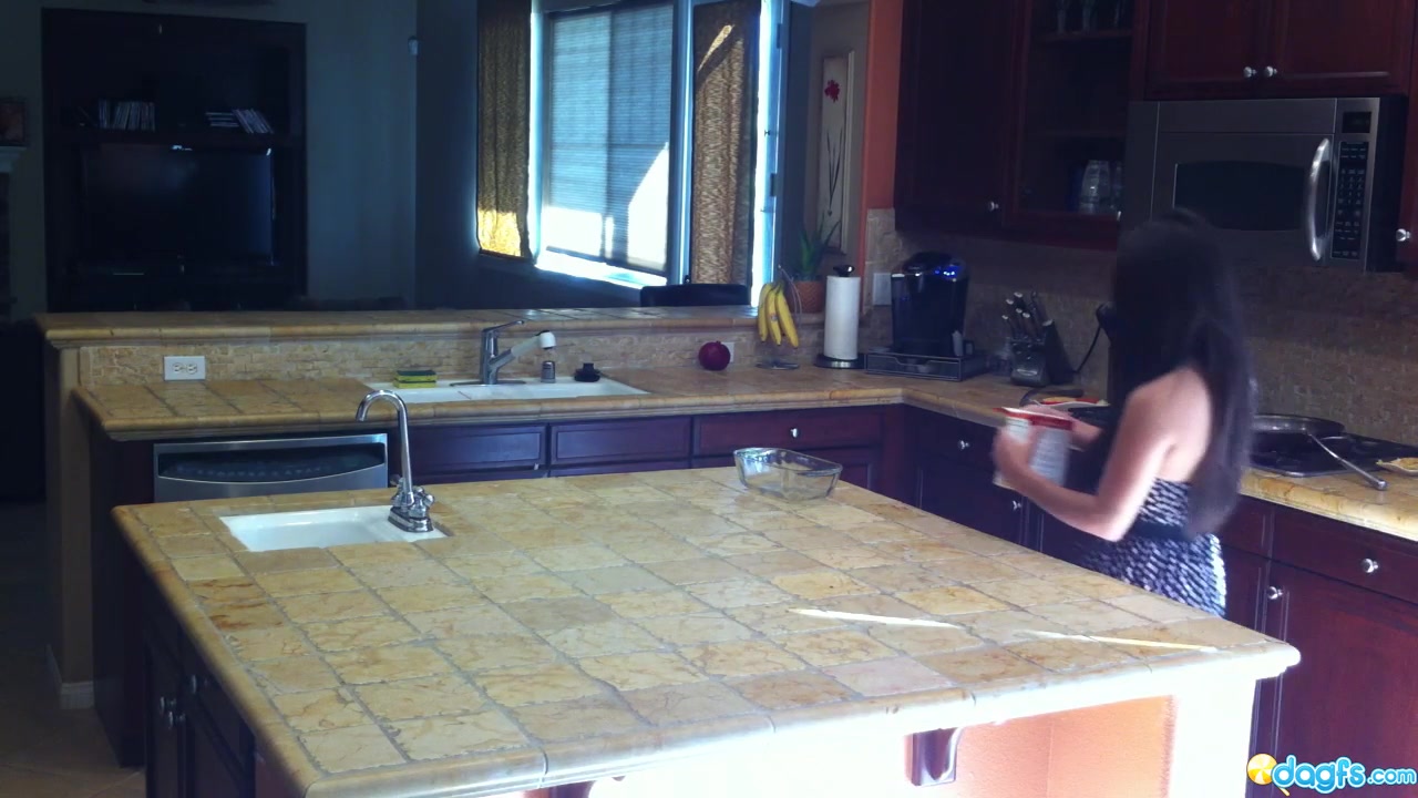 2 Girls Fuck In The Kitchen - RealLesbianExposed