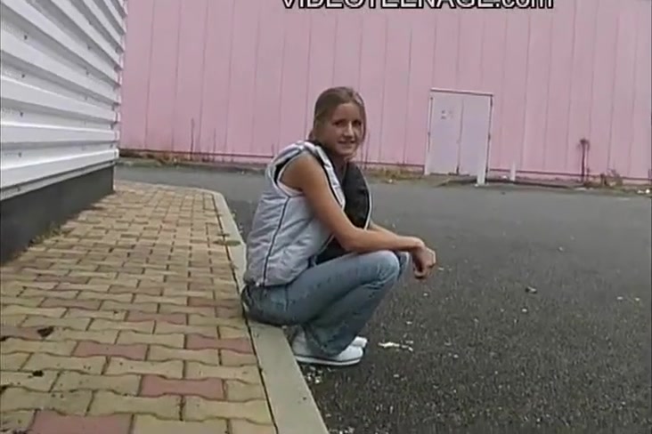 Blond teen 18+ Outdoor Blowjob 5 Min
