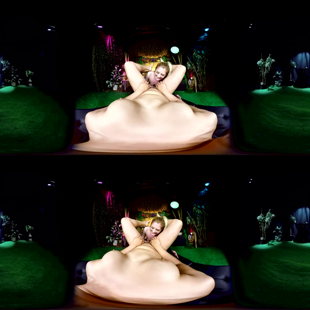 Dresden 333 & Mia Li in Dresden Pusslicking POV - LezVR