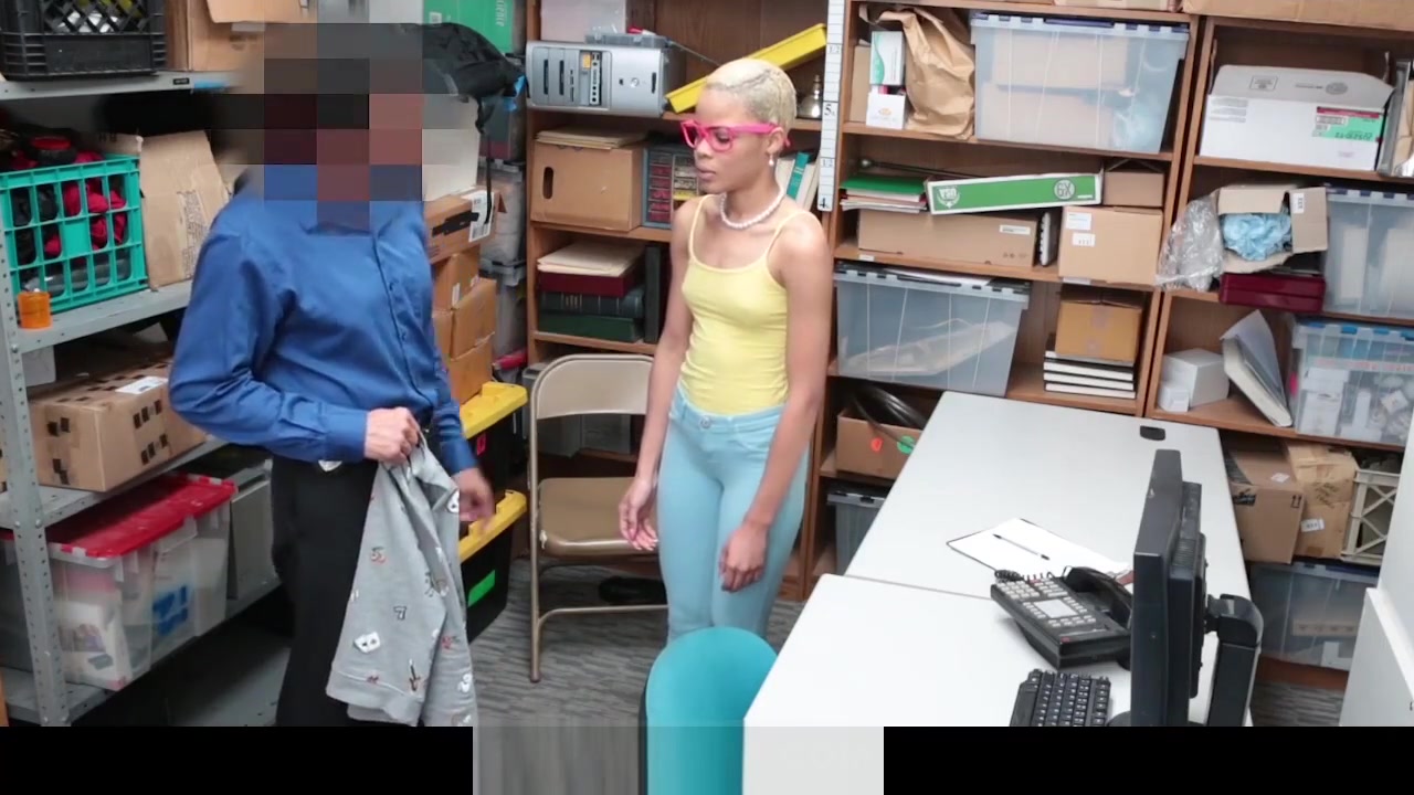 Shoplyfter - Ebony teen 18+ Caught Stealing