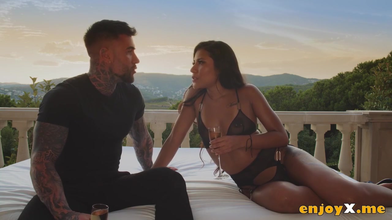 Horny Babe Has A Kinky Boink Session With A Cool Sunset Backdrop. Incredible Utter Hd - Andrea Retali