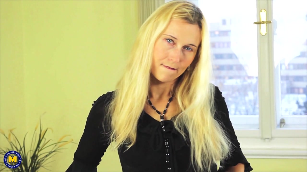 Carolina Ilsa Is A Filthy Milf That Loves To Play With Her Pussy - MatureNl