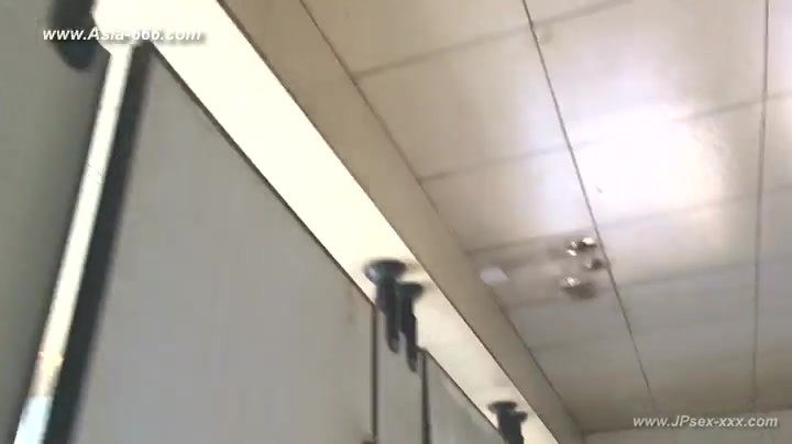 chinese girls go to toilet.60