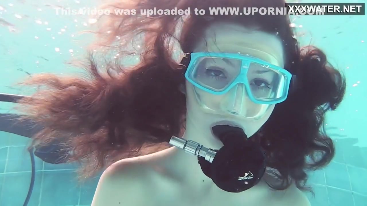 Hot Underwater Babe Emi The Mermaid
