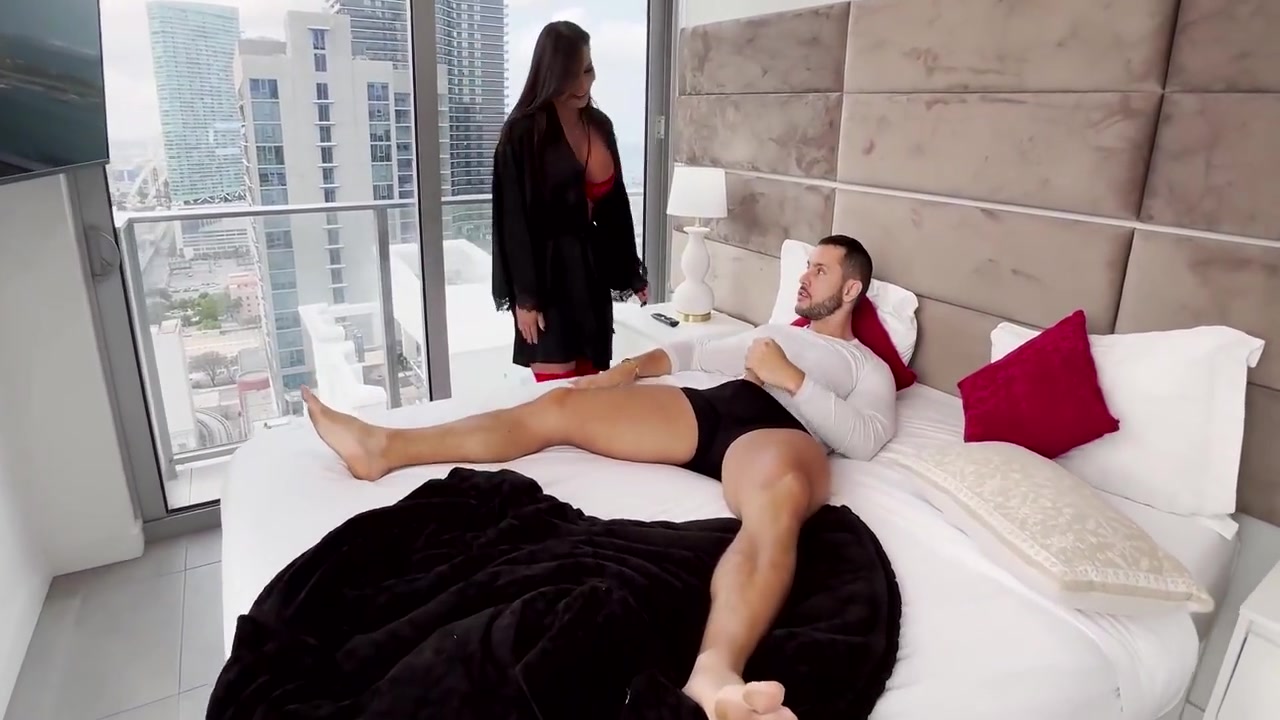 Esperanza Gomez - Hot Wife Cheats With Boy Toy