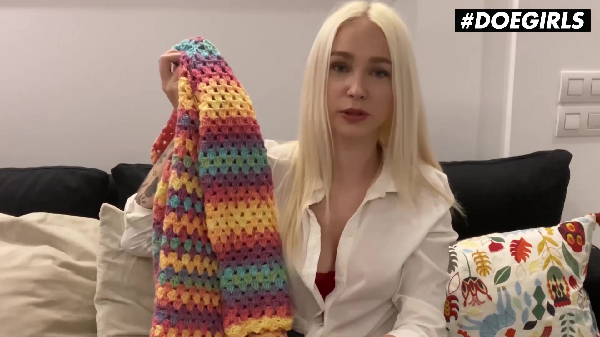 DOEGIRLS - Horny Blonde Bombshell Arteya Fingering Her Wet Pussy