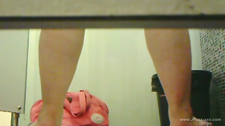 chinese girls go to toilet.27