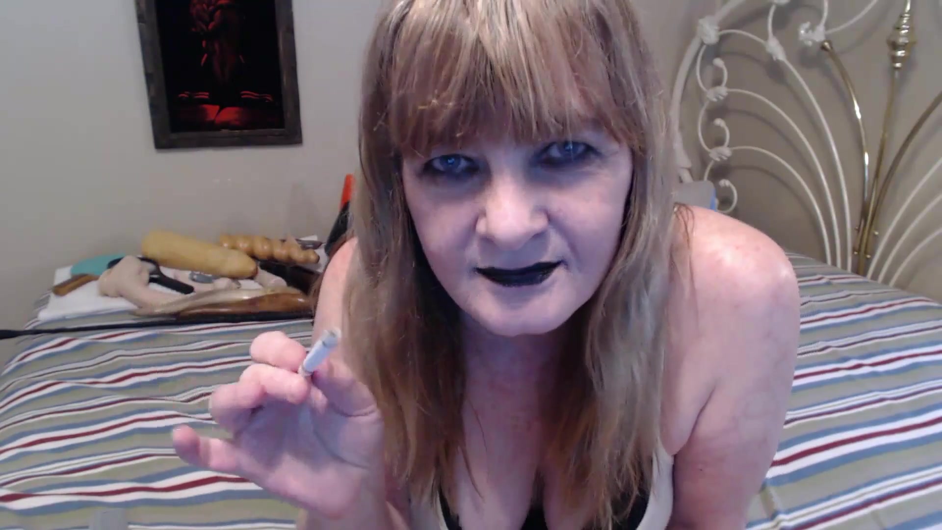 Black Lips Smoking MILF, Cum Watch - TacAmateurs