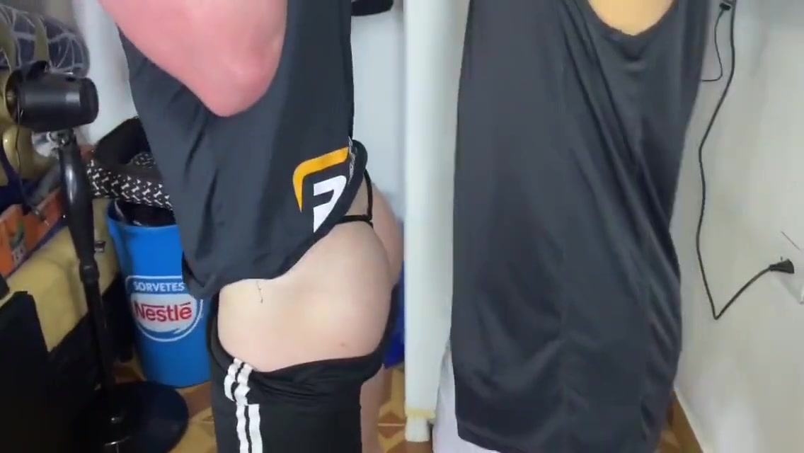 Aula De Personal A Domicilio E O Aluno Ja Estava Me Esperando De Calcinha 5 Min - Gay Porn