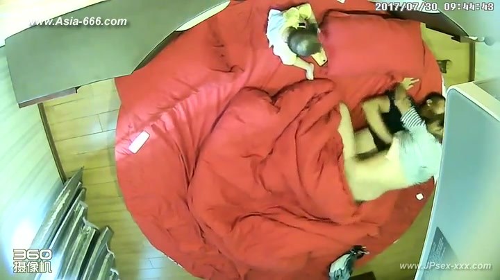 Hackers Use The Camera To Remote Monitoring Of A Lovers Home Life.90