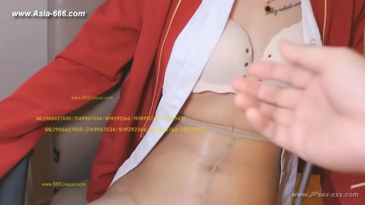 chinese model posing nude.65