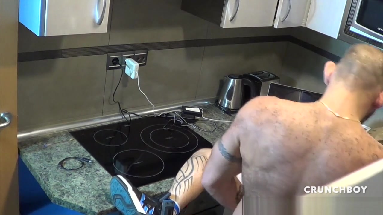 Webcam in the kitchen with Jess used raw by Jorhe Leal - HomeWebCamera