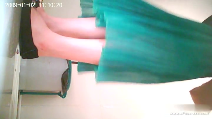 chinese girls go to toilet.26