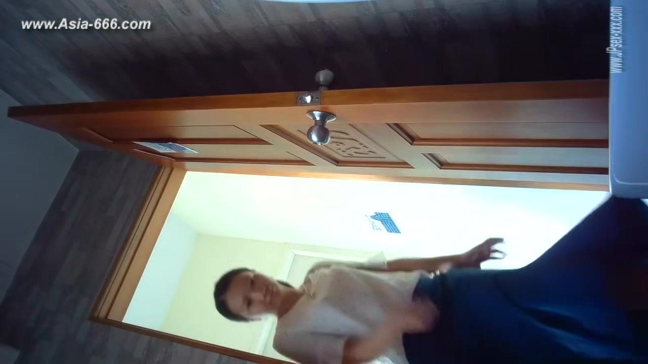 chinese girls go to toilet.292