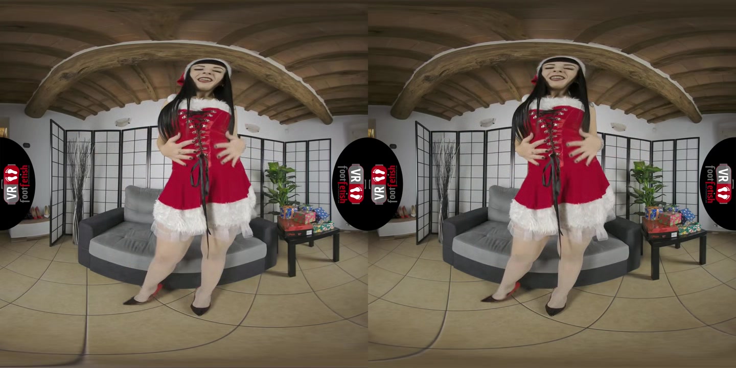 Sexy Babe Daphne Wearing Her Santa Claus Costume Enjoys Posing Her Beautiful Feet And Toes In VR - VRFootFetish
