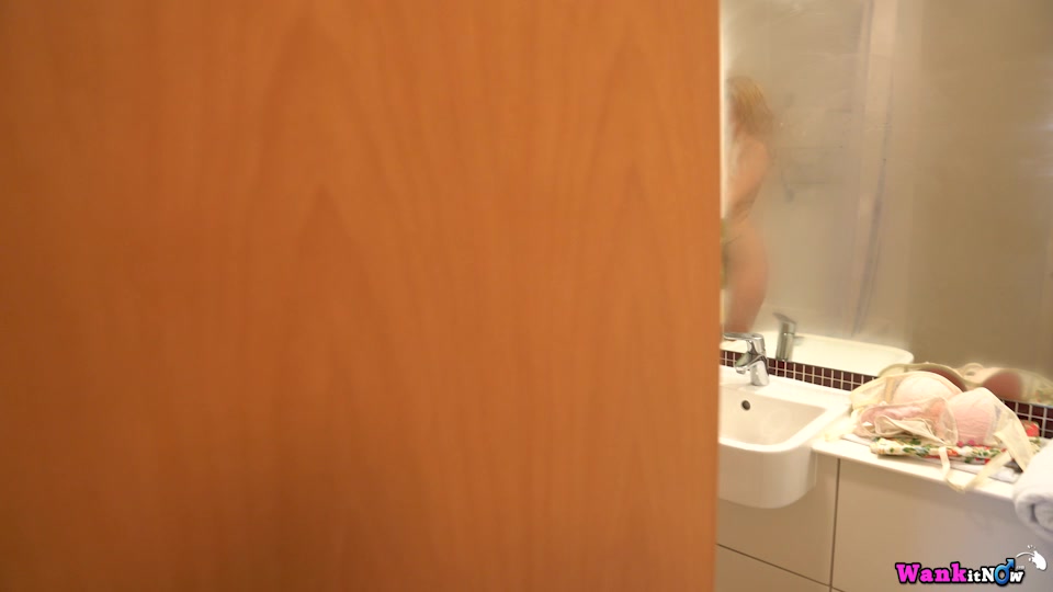 Dolly - Shower WANK - Sexy Videos - WankitNow