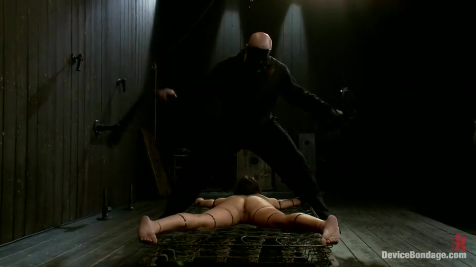 N00b getz PWND - first timer suffers intense bondage