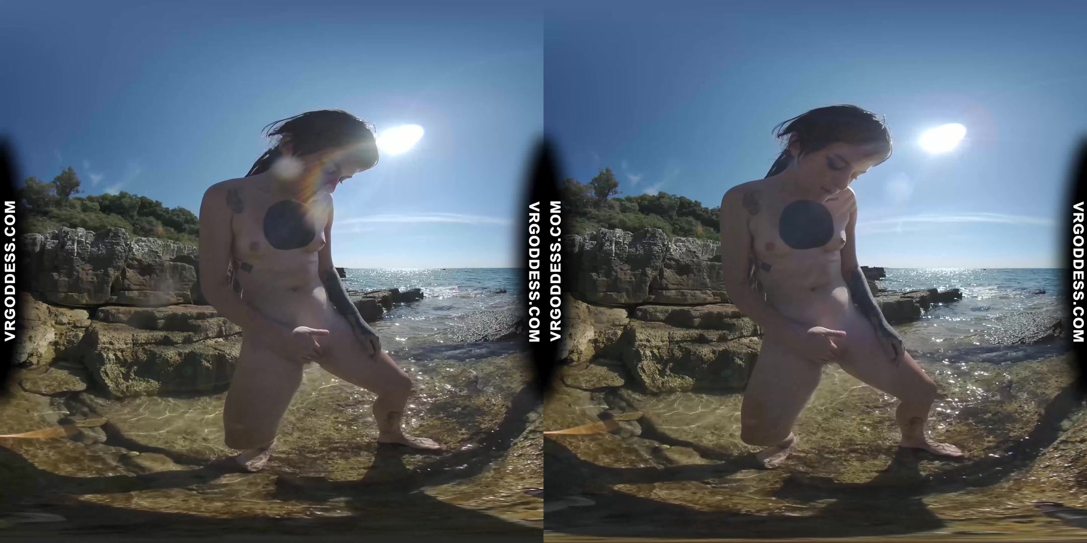 Tattooed Brille Skinny Dipping In The Ocean While On Vacation Jilling