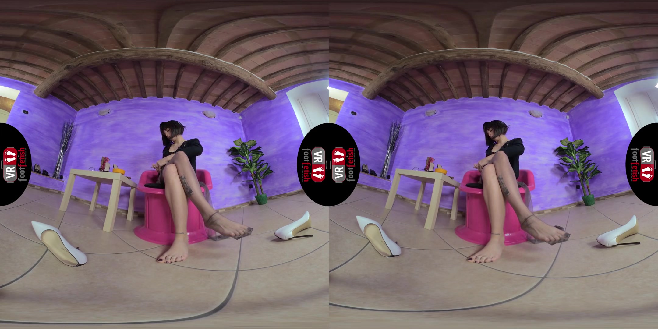 Gorgeous Aradia Takes Off Her Stockings And Oils Up Her Fabulous Feet - Leg and Foot Fetish VR