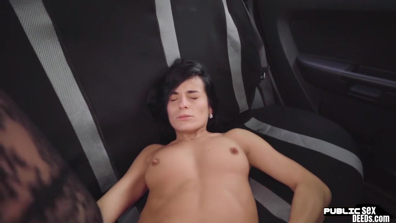 Masked n uniformed babe car fucked outdoor by driving tutor