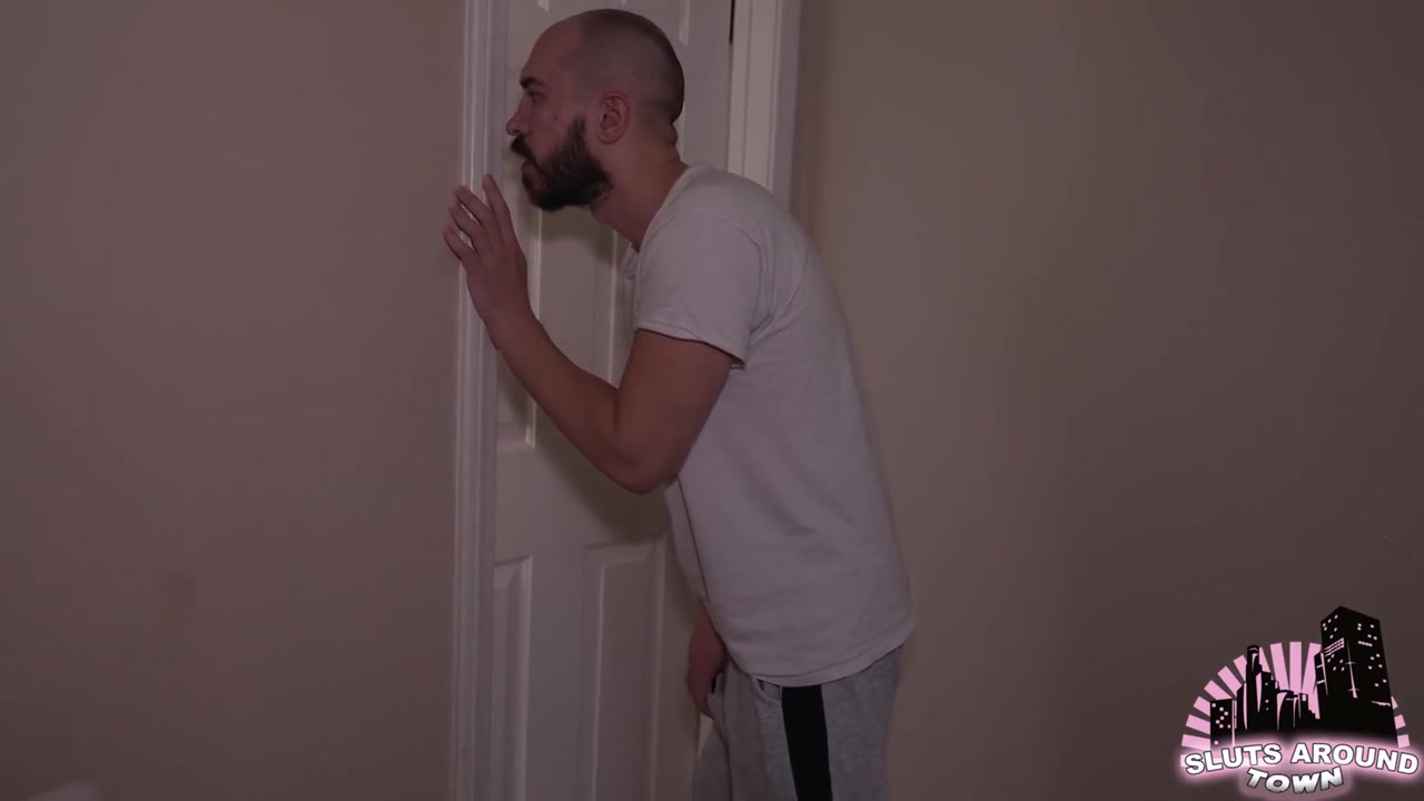 Ebony Babe Catches Roommate Spying With Cali Sweets And Peter King