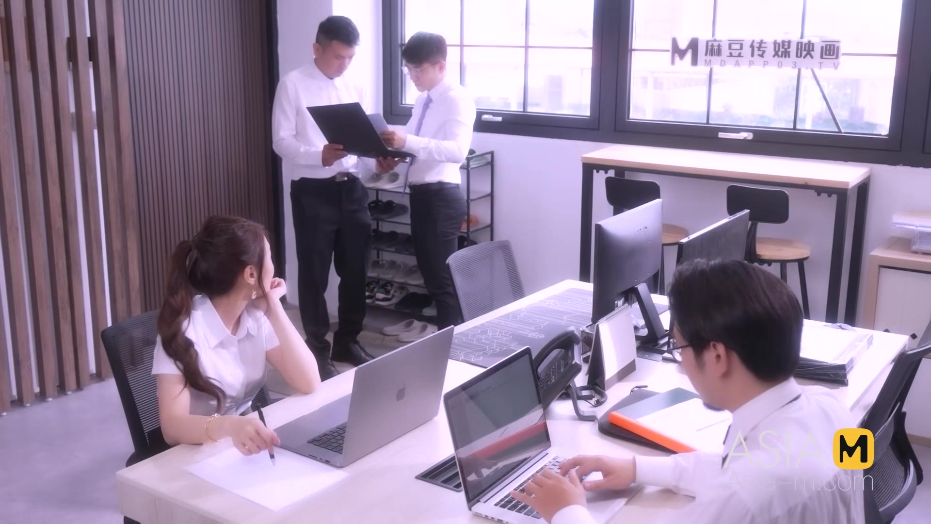 ModelMedia Asia-Poor Colleague Is My Slutty Anchor-Ling Xiang-MD-0248-Best Original Asia Porn Video